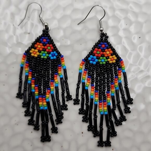 Black Beaded Retro Floral Earrings - Picture 4 of 7